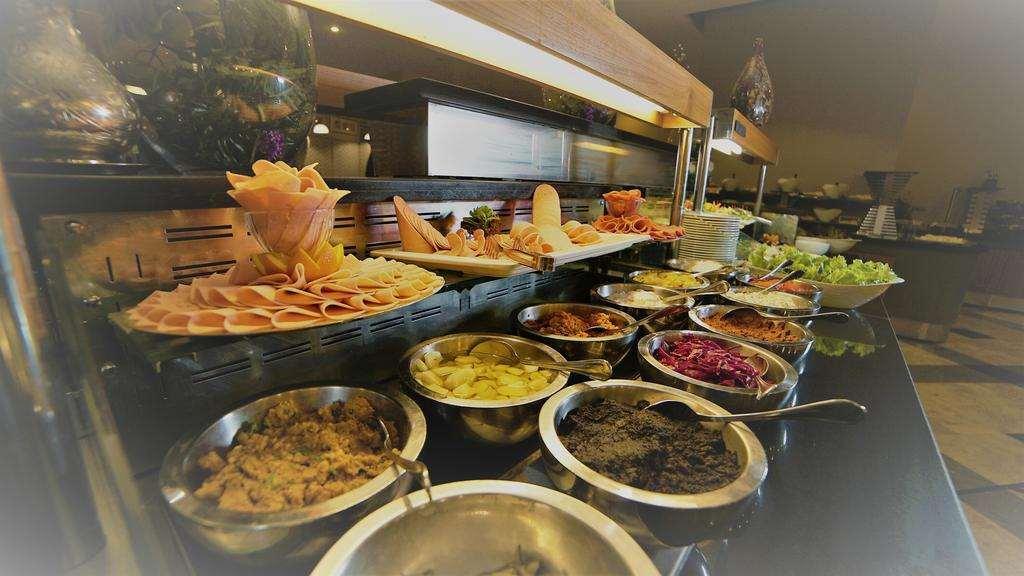 Istanbul Gonen Hotel Exterior foto A selection of German salads